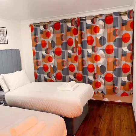 Villa 4-bedroom For 7-9 Guests Family & Group Getaway *