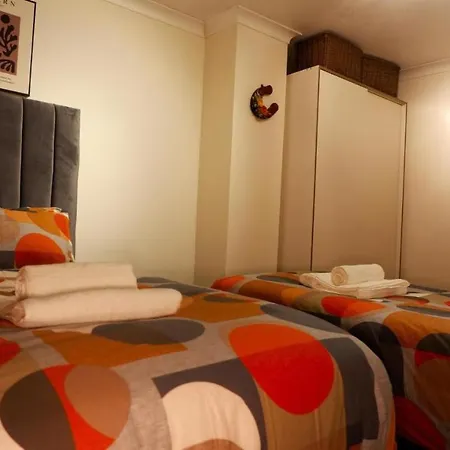 4-bedroom For 7-9 Guests Family & Group Getaway *