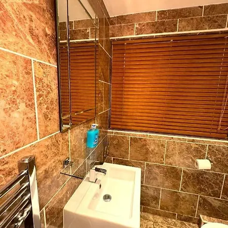 Villa 4-bedroom For 7-9 Guests Family & Group Getaway *