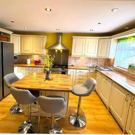 4-bedroom For 7-9 Guests Family & Group Getaway