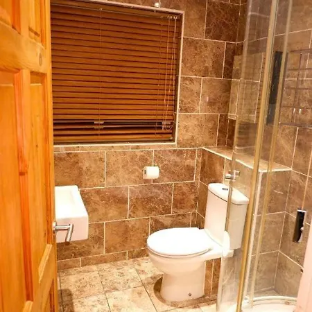 4-bedroom For 7-9 Guests Family & Group Getaway *