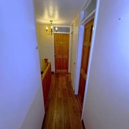 4-bedroom For 7-9 Guests Family & Group Getaway * בריסטול