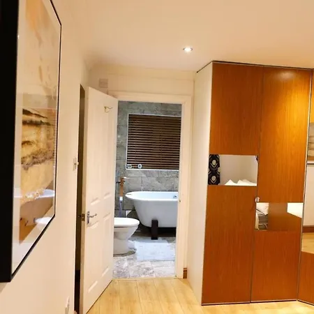 4-bedroom For 7-9 Guests Family & Group Getaway *