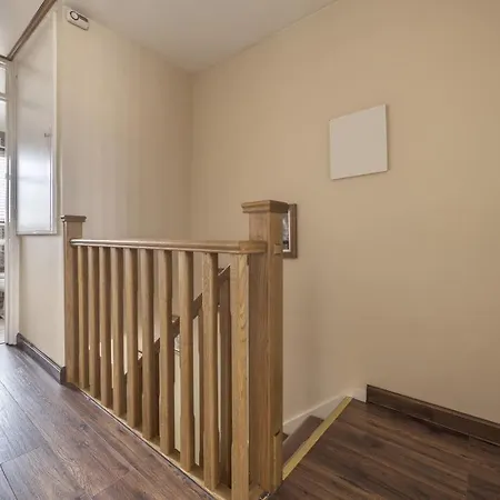 4-bedroom For 7-9 Guests Family & Group Getaway